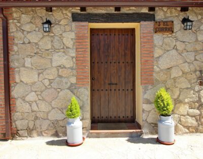 APARTAMENTOS LA ROSA Y EL PASTOR (EL CORRAL)